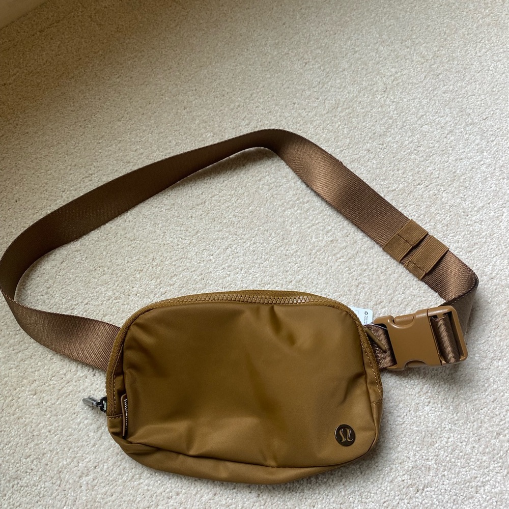 New lululemon everywhere belt bag.